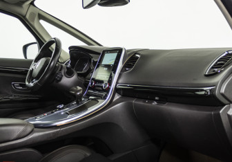 Подержанный автомобиль Renault Espace 2016 года (14 фото)