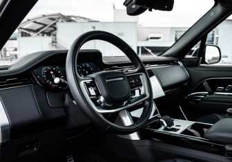 Подержанный автомобиль Land Rover Range Rover 2025 года (14 фото)