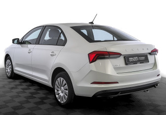 Подержанный автомобиль Skoda Rapid Liftback 2022 года (7 фото)