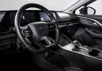 Подержанный автомобиль Omoda C5 2024 года (14 фото)