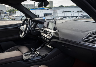 Подержанный автомобиль BMW X3 2023 года (14 фото)