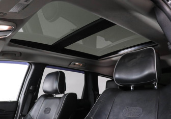 Подержанный автомобиль Jeep Grand Cherokee 2012 года (11 фото)