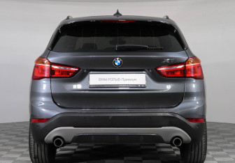 Подержанный автомобиль BMW X1 2017 года (4 фото)