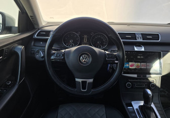 Подержанный автомобиль Volkswagen Passat Sedan 2011 года (12 фото)