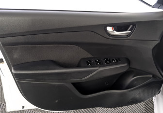 Подержанный автомобиль Hyundai Solaris Sedan 2021 года (19 фото)