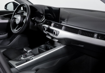 Подержанный автомобиль Audi A4 Sedan 2020 года (9 фото)