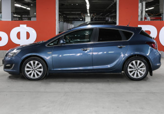 Подержанный автомобиль Opel Astra Hatchback 2013 года (8 фото)