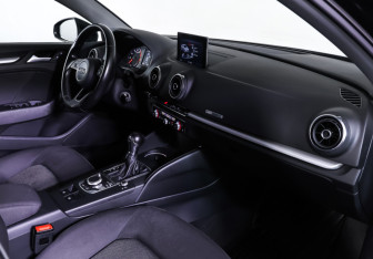 Подержанный автомобиль Audi A3 Sedan 2016 года (10 фото)