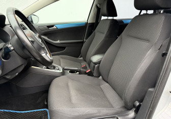 Подержанный автомобиль Volkswagen Jetta Sedan 2013 года (10 фото)