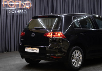 Подержанный автомобиль Volkswagen Golf Hatchback 2016 года (22 фото)