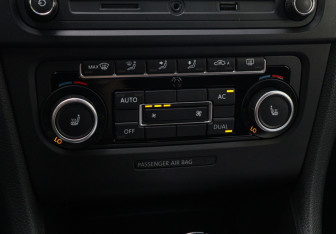 Подержанный автомобиль Volkswagen Golf Hatchback 2012 года (14 фото)