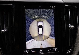 Подержанный автомобиль Volvo XC60 2019 года (19 фото)