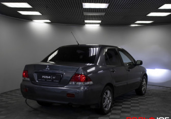 Подержанный автомобиль Mitsubishi Lancer Sedan 2009 года (21 фото)