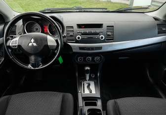Подержанный автомобиль Mitsubishi Lancer Sedan 2007 года (12 фото)