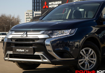Подержанный автомобиль Mitsubishi Outlander 2021 года (17 фото)