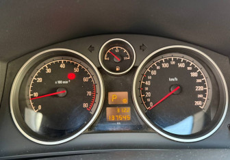 Подержанный автомобиль Opel Astra Wagon 2014 года (12 фото)