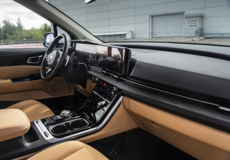 Подержанный автомобиль Kia Carnival 2021 года (11 фото)