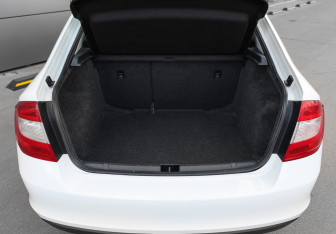 Подержанный автомобиль Skoda Rapid Liftback 2014 года (9 фото)
