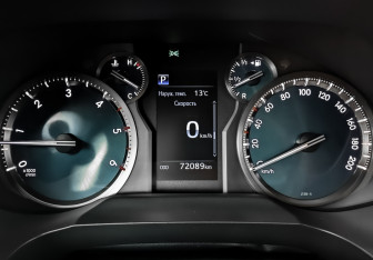 Подержанный автомобиль Toyota Land Cruiser Prado 2020 года (16 фото)