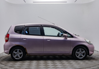 Подержанный автомобиль Honda Jazz 2008 года (6 фото)