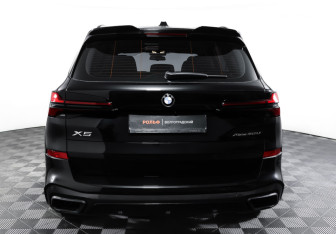 Подержанный автомобиль BMW X5 2024 года (6 фото)