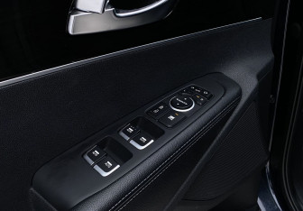 Подержанный автомобиль Kia Sorento 2018 года (20 фото)