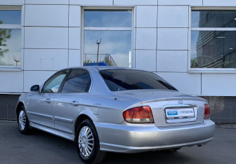 Подержанный автомобиль Hyundai Sonata 2007 года (7 фото)