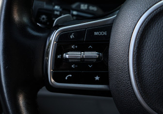 Подержанный автомобиль Kia Carnival 2021 года (31 фото)