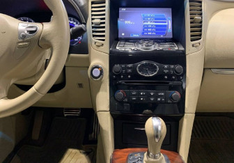 Подержанный автомобиль Infiniti FX 2011 года (16 фото)
