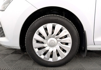 Подержанный автомобиль Skoda Rapid Liftback 2022 года (18 фото)