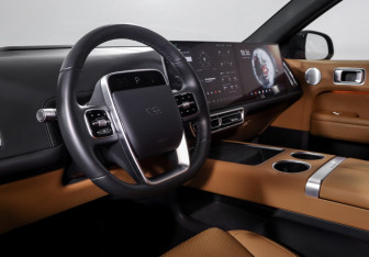 Подержанный автомобиль LiXiang L6 2024 года (14 фото)