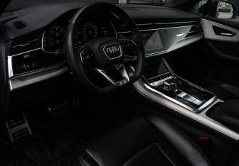 Подержанный автомобиль Audi Q7 2019 года (16 фото)