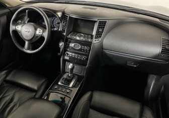 Подержанный автомобиль Infiniti FX 2011 года (8 фото)