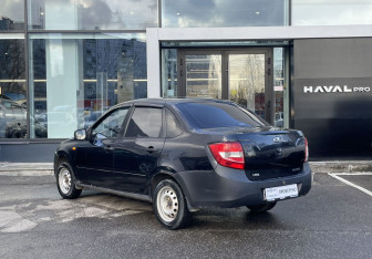 Подержанный автомобиль LADA (ВАЗ) Granta Sedan 2012 года (7 фото)