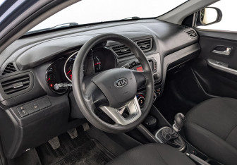 Подержанный автомобиль Kia Rio Hatchback 2012 года (15 фото)