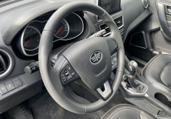 Подержанный автомобиль FAW Besturn X40 2021 года (14 фото)