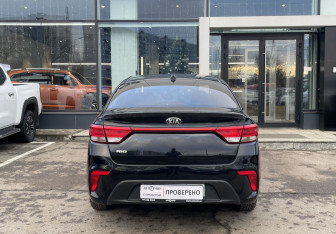 Подержанный автомобиль Kia Rio Sedan 2018 года (6 фото)