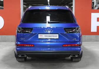 Подержанный автомобиль Audi Q7 2016 года (6 фото)