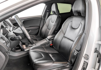 Подержанный автомобиль Volvo V40 Hatchback 2016 года (20 фото)