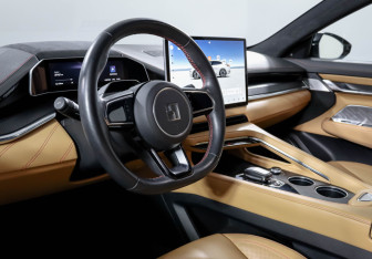 Подержанный автомобиль Zeekr 001 2023 года (14 фото)