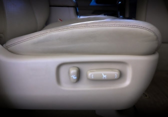 Подержанный автомобиль Toyota Land Cruiser Suv 2016 года (25 фото)