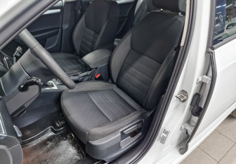 Подержанный автомобиль Skoda Octavia Liftback 2019 года (20 фото)