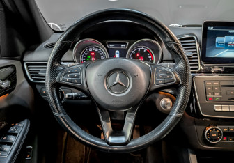 Подержанный автомобиль Mercedes-Benz GLE 2017 года (21 фото)