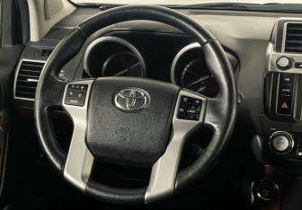 Подержанный автомобиль Toyota Land Cruiser Prado 2017 года (14 фото)