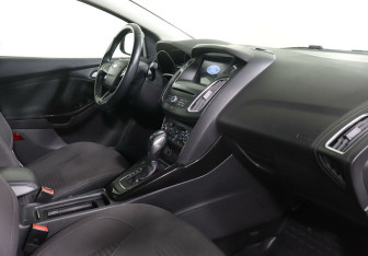 Подержанный автомобиль Ford Focus Sedan 2017 года (10 фото)