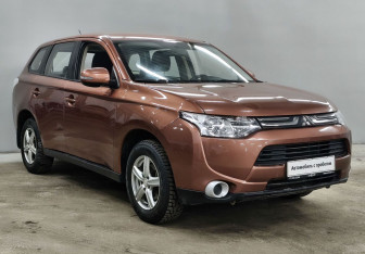 Подержанный автомобиль Mitsubishi Outlander 2012 года (4 фото)