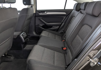 Подержанный автомобиль Volkswagen Passat Sedan 2017 года (18 фото)