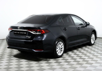 Подержанный автомобиль Toyota Corolla Sedan 2022 года (5 фото)