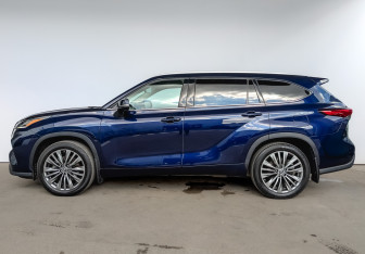 Подержанный автомобиль Toyota Highlander 2021 года (8 фото)