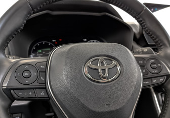 Подержанный автомобиль Toyota RAV4 2024 года (27 фото)